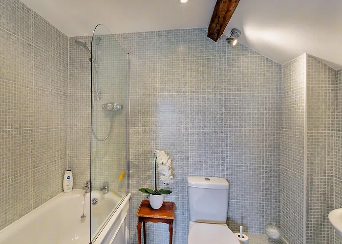 4 Bed In Grewelthorpe 64329 Holiday home